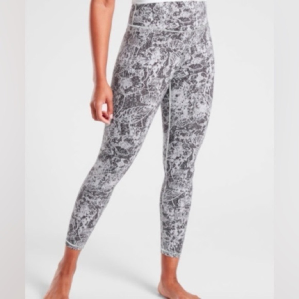 Athleta Elation Graffiti 7/8 Black/White High Rise Powervita Athletic Leggings
